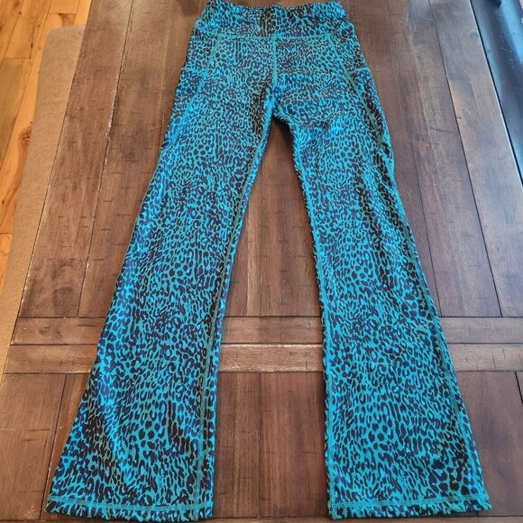 Wevo Active Blue & Black Leopard Print Flared Leggings M - Picture 1 of 5